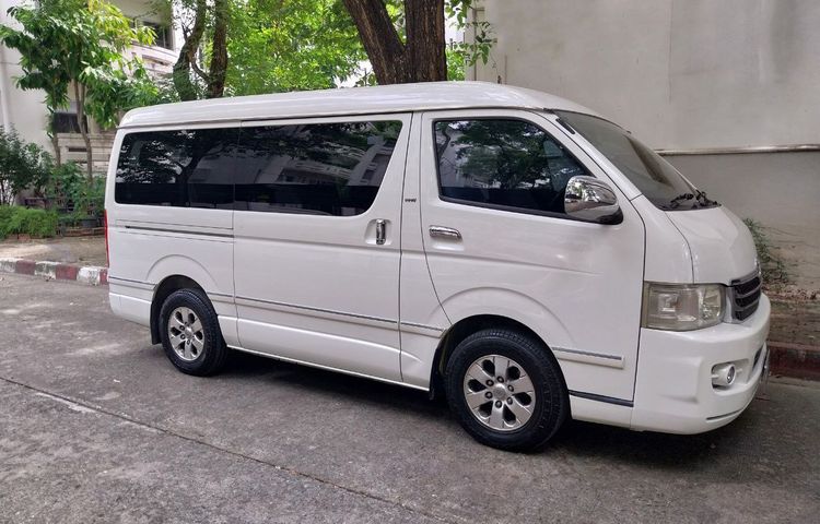 รถ Toyota Ventury 2.7 G สี ขาว