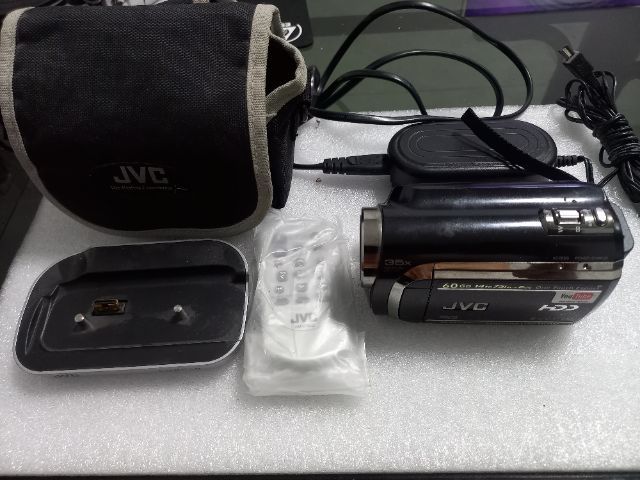 กล้องวิดีโอ JVC GZ-MG645BAG เป็นกล้องวิดีโอแบบฮาร์ดดิสก์ (HDD) ความละเอียด Full HD 1920x1080p มีความจุ 60GB 