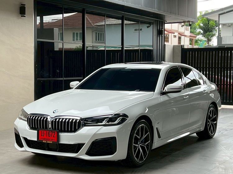 BMW Series 5 2021 530e Sedan ปลั๊กอินไฮบริด (PHEV) ไม่ติดแก๊ส เกียร์อัตโนมัติ ขาว