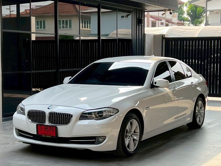 รถ BMW Series 5 523i สี ขาว