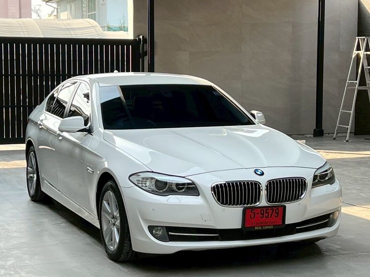 BMW Series 5 2010 523i Sedan เบนซิน ไม่ติดแก๊ส เกียร์อัตโนมัติ ขาว รูปที่ 2