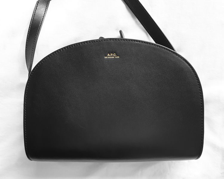 ขายกระเป๋า A.P.C Half Moon Bag รูปที่ 3
