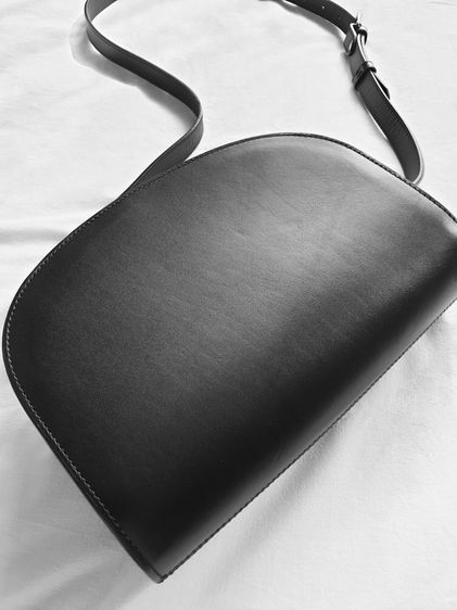 ขายกระเป๋า A.P.C Half Moon Bag รูปที่ 5