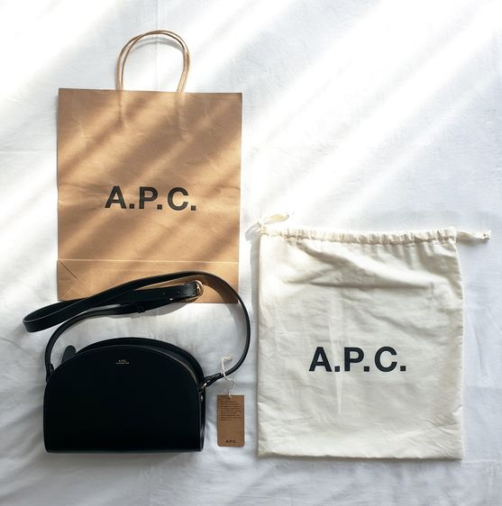 ขายกระเป๋า A.P.C Half Moon Bag