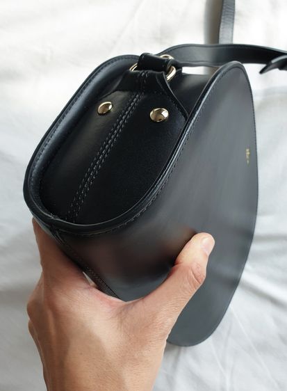 ขายกระเป๋า A.P.C Half Moon Bag รูปที่ 9