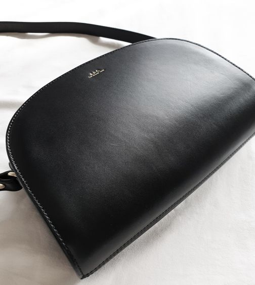 ขายกระเป๋า A.P.C Half Moon Bag รูปที่ 4
