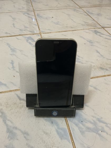 64 GB ขาย IPhone 12 64 g เครื่อง่ไทย รารา 6,900 บาท