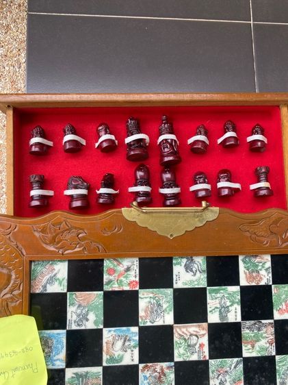 กระดานหมากรุกสากลไม้แกะสลักเก่า หายากมาก สายสะสมไม่ควรพลาด งานดีมาก (ปรับราคา) 2,000 นัดรับชลบุรีแถวแยกคีรี รูปที่ 5