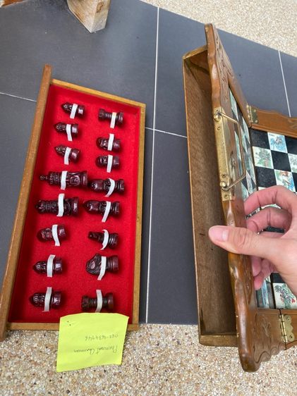 กระดานหมากรุกสากลไม้แกะสลักเก่า หายากมาก สายสะสมไม่ควรพลาด งานดีมาก (ปรับราคา) 2,000 นัดรับชลบุรีแถวแยกคีรี รูปที่ 6