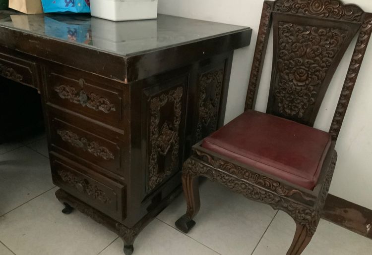 ของใช้ในบ้านต่างๆ จาน ชาม แก้ว รวมถึงเฟอร์นิเจอร์เก่า ชุดโต็ะหมู่บูชาไม้ และอื่นๆ รูปที่ 15