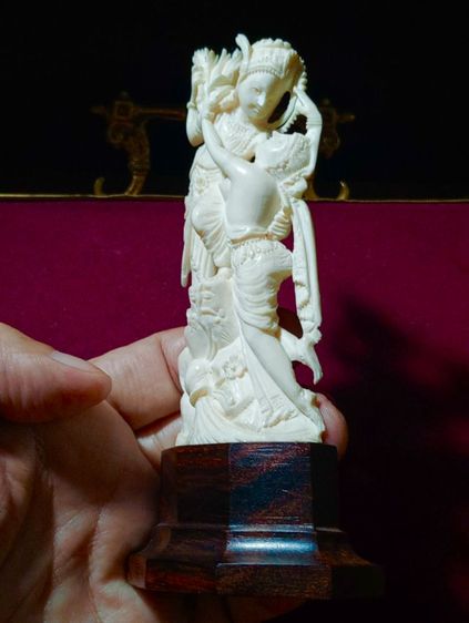 เนื้อแท้ธรรมชาติลายชัดแกะเทพเจ้าทั้งองค์บนฐานไม้กฤษณา รูปที่ 13