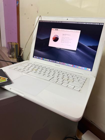 MacBook white 2010