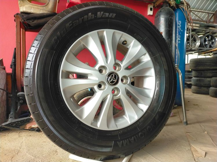 แม็กโตโยต้า ขอบ16 สีเดิม พร้อมยางโยโกฮาม่า 235 65 16 ปี23 ยางสวยทุกเส้นใส่ revo vigo รูปที่ 2