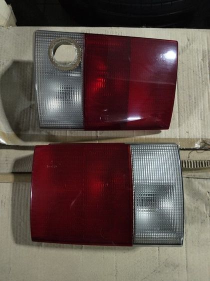 ไฟท้ายดวงนอกหลังซ้าย Audi A80 ปี 92-95 ของแท้ HELLA ผลิต เก่านอกสภาพสวยมีตำหนิจากการขนส่งนิดหน่อย และฝาพลาสติกปิดช่องในกันชนหน้าข้างซ้าย รูปที่ 13