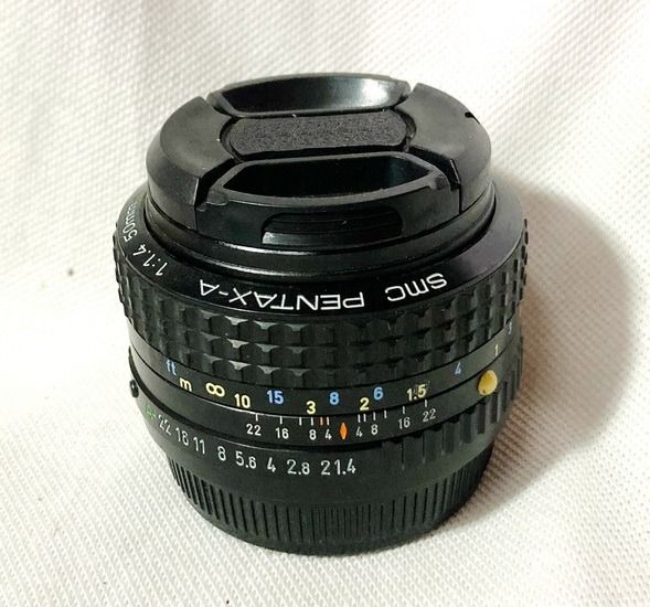 เลนส์มาตรฐาน เลนส์มือหมุน Pentax SMC A 50mm F1.4 สภาพเลนส์ สวยงาม ไม่มีรา ใช้สำหรับถ่ายภาพบุคคล เบลอฉากหลังได้สวย คม เก็บรายละเอียดได้ดีมาก ละลายฉากหลังไ