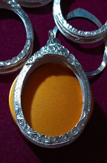 กรอบพระทรงไข่เนื้อเงินแท้แกะลายทั้งใบงานสั่งทำยังไม่เคยใช้งาน