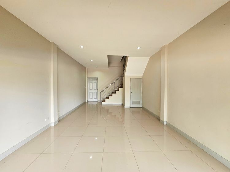 ตึกแถว 2 ชั้นมือหนึ่ง ทำเลถนนบ้านโจด-บ้านเป็ด ใกล้บึงหนองโคตร ลดราคาพิเศษ รูปที่ 4