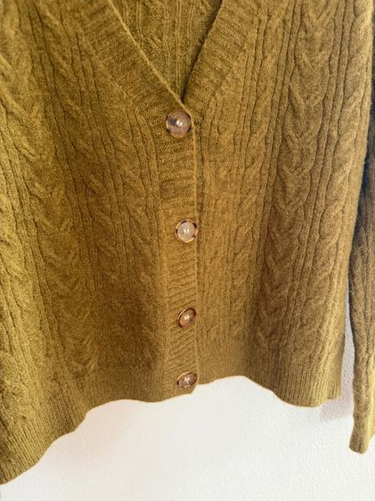 เสื้อ แขนยาวไหมพรหม  คอวี  กระดุมหน้า 4 เม็ด เสื้อสี เขียวขี้ม้า รูปที่ 7