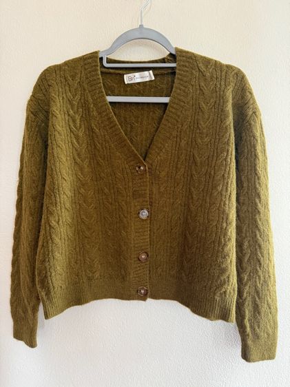 เสื้อ แขนยาวไหมพรหม  คอวี  กระดุมหน้า 4 เม็ด เสื้อสี เขียวขี้ม้า