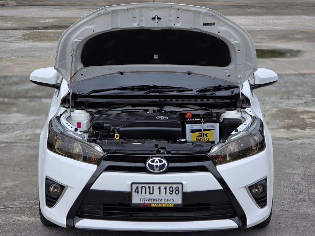 Toyota Yaris 2015 1.2 Sport Hatchback Utility-car เบนซิน ไม่ติดแก๊ส เกียร์อัตโนมัติ ขาว รูปที่ 3