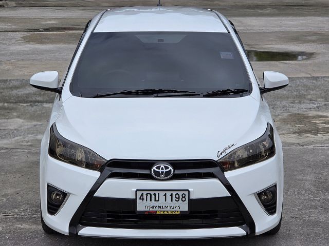 Toyota Yaris 2015 1.2 Sport Hatchback Utility-car เบนซิน ไม่ติดแก๊ส เกียร์อัตโนมัติ ขาว รูปที่ 2