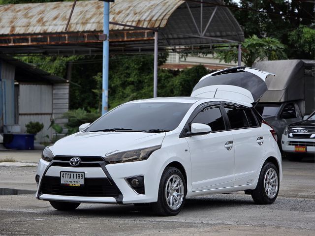 Toyota Yaris 2015 1.2 Sport Hatchback Utility-car เบนซิน ไม่ติดแก๊ส เกียร์อัตโนมัติ ขาว