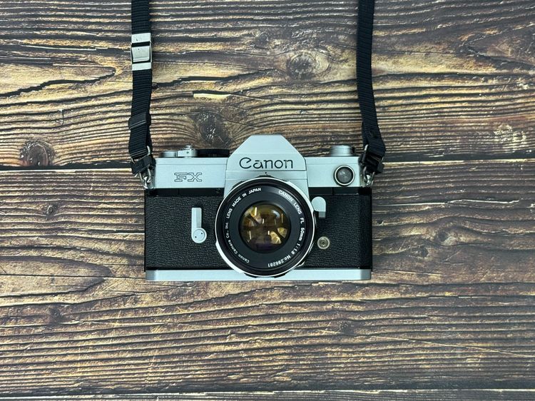 Canon FX กล้องฟิล์ม ( SLR ) พร้อมเลนส์ 50MM F1.8 สภาพสวย