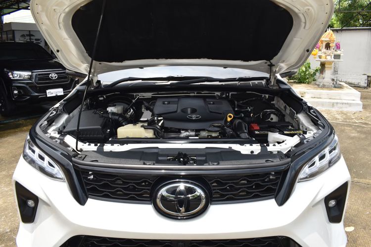 Toyota Fortuner 2021 2.4 Legender Utility-car ดีเซล ไม่ติดแก๊ส เกียร์อัตโนมัติ ขาว รูปที่ 3