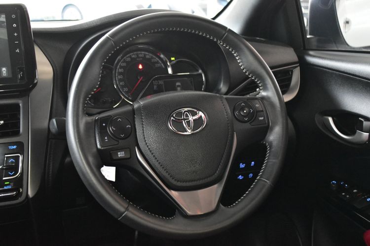 Toyota Yaris 2023 1.2 Premium S Sedan เบนซิน ไม่ติดแก๊ส เกียร์อัตโนมัติ ขาว รูปที่ 4