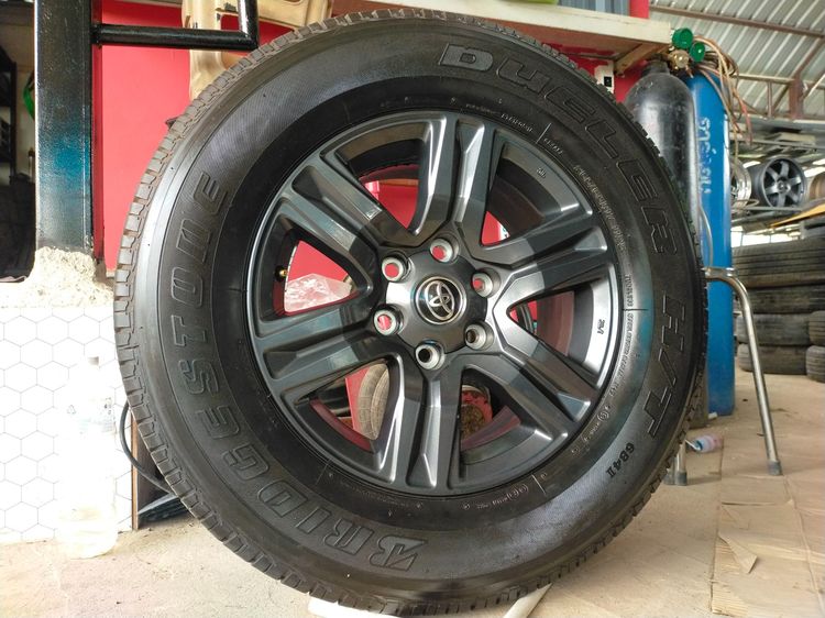 แม็กโตโยต้า ขอบ17 สีเดิม พร้อมยางบริสโตน  265 65 17 ปี23 ยางสวยทุกเส้นใส่ revo vigo fortuner รูปที่ 2