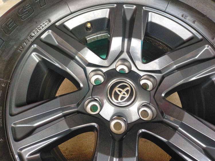 แม็กโตโยต้า ขอบ17 สีเดิม พร้อมยางบริสโตน  265 65 17 ปี23 ยางสวยทุกเส้นใส่ revo vigo fortuner รูปที่ 6