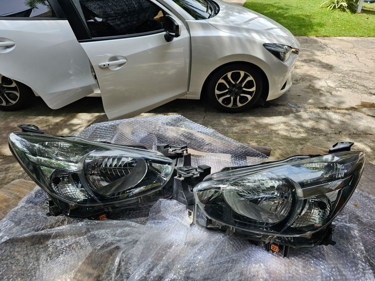 ขาย โคมไฟหน้า เดิมแท้  MAZDA 2 Skyactiv-G High Plus สภาพสวย