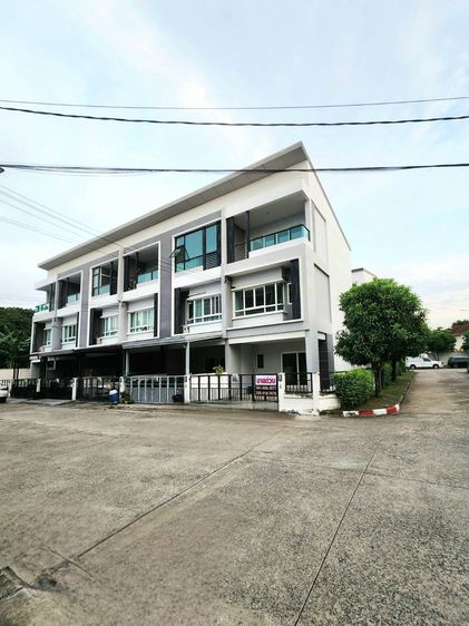 ขายทาวน์โฮม 3ชั้น แถววัชรพล หมู่บ้านเดอะริคโค้ ทาวน์ วัชรพล  หลังมุม ซ.ร่วมมิตรพัฒนา(ห้าแยกวัชรพล) ซ.ร่วมมิตรพัฒนา  ท่าแร้ง บางเขน