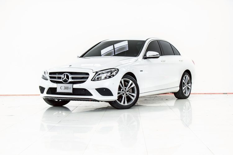 Mercedes-Benz C-Class 2020 C300 Sedan ปลั๊กอินไฮบริด (PHEV) ไม่ติดแก๊ส เกียร์อัตโนมัติ ขาว