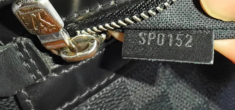 Louis Damier Graphite Daniel MM crossbody bag รูปที่ 8