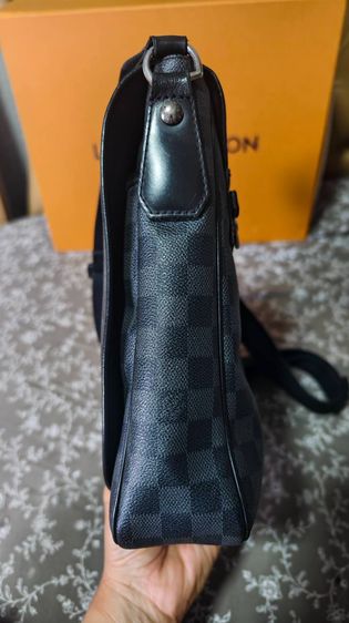 Louis Damier Graphite Daniel MM crossbody bag รูปที่ 5