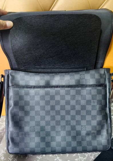 Louis Damier Graphite Daniel MM crossbody bag รูปที่ 4