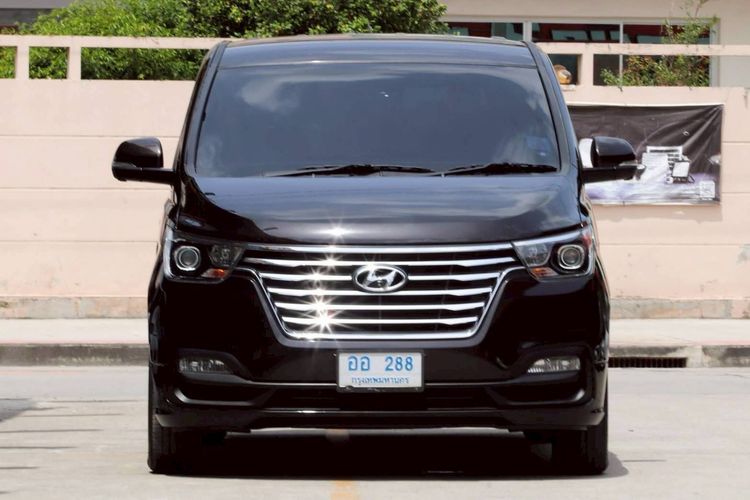 รถ Hyundai H-1  2.5 Deluxe สี น้ำตาล