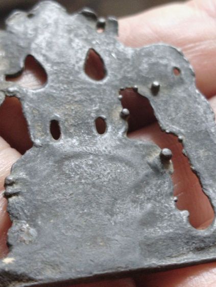 พระปรุหนังฐานผ้าทิพย์เนื้อชินเงินวัดพุทไธสวรรค์ รูปที่ 13