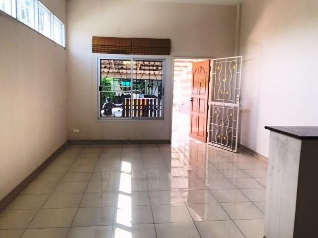 ใช่ 💖 ทาวน์เฮ้าส์ บางกะปิ ราคาพิเศษ! 💖 รูปที่ 3