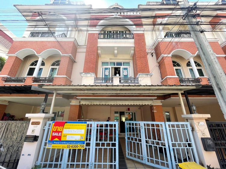 ใช่ 💖 ทาวน์เฮ้าส์ ลาดพร้าว ราคาพิเศษ! 💖