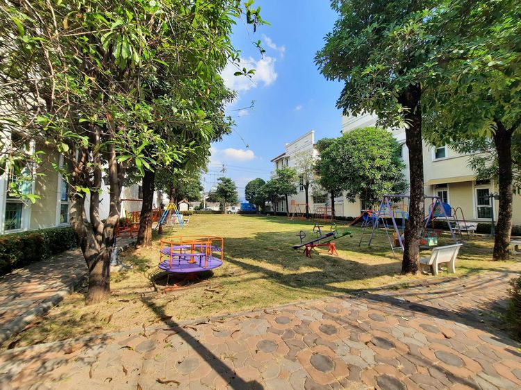 ใช่ 💖 ทาวน์เฮ้าส์ บางกะปิ ราคาพิเศษ! 💖 รูปที่ 3