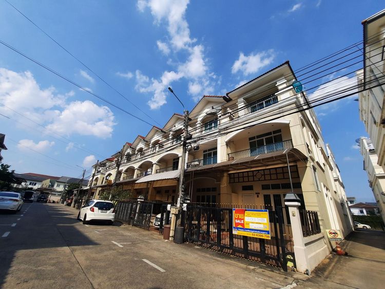 ใช่ 💖 ทาวน์เฮ้าส์ บางกะปิ ราคาพิเศษ! 💖 รูปที่ 2