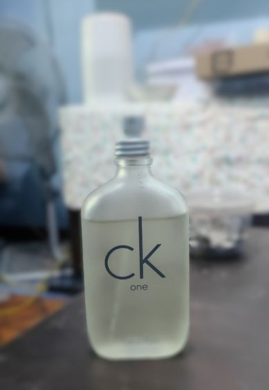 ชาย Calvin Klein Fragrance ขายน้ำหอม Calvin Klein ของแท้มือสอง 