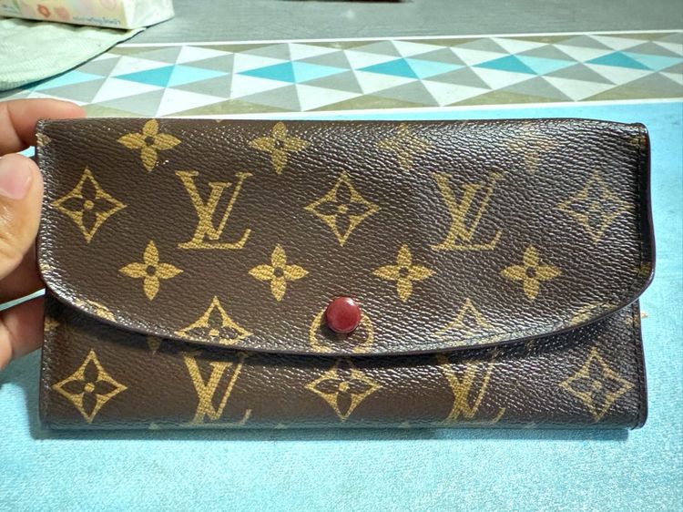กระเป๋าสตางค์ LV Emilie Wallet