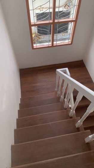 ไม่ใช่ บ้านเดี่ยว 2 ชั้น  50 ตรว.พร้อมเข้าอยู่ หมู่บ้านฟลอร่าวิลล หนองจอก