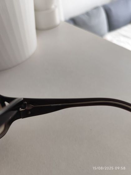 แว่นตากันแดด VALENTINO มือสองขายตามสภาพมีตำหนิที่เลนส์เล็กน้อยขอคนรับได้ รูปที่ 5