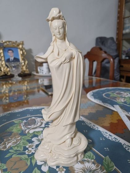 รูปหล่อพระโพธิสัตว์กวนอิม 