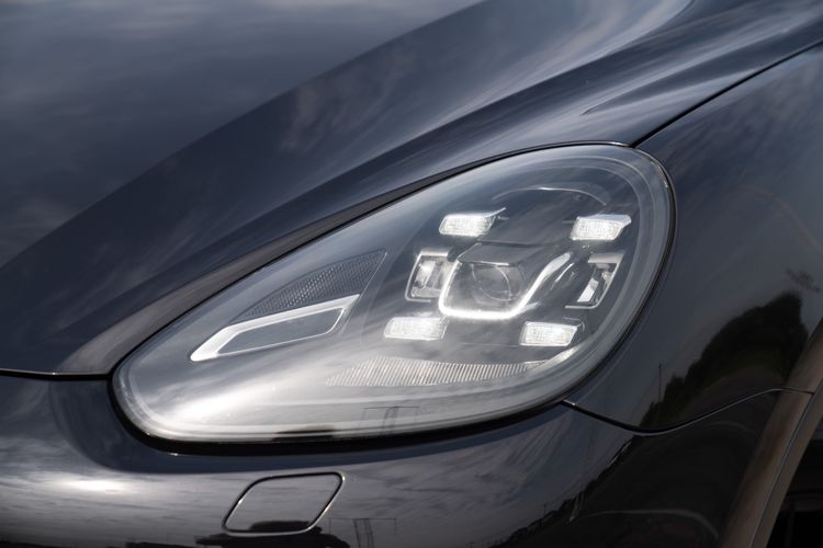 Porsche Cayenne 2015 3.0 S E-Hybrid 4WD Utility-car ปลั๊กอินไฮบริด (PHEV) ไม่ติดแก๊ส เกียร์อัตโนมัติ ดำ รูปที่ 3