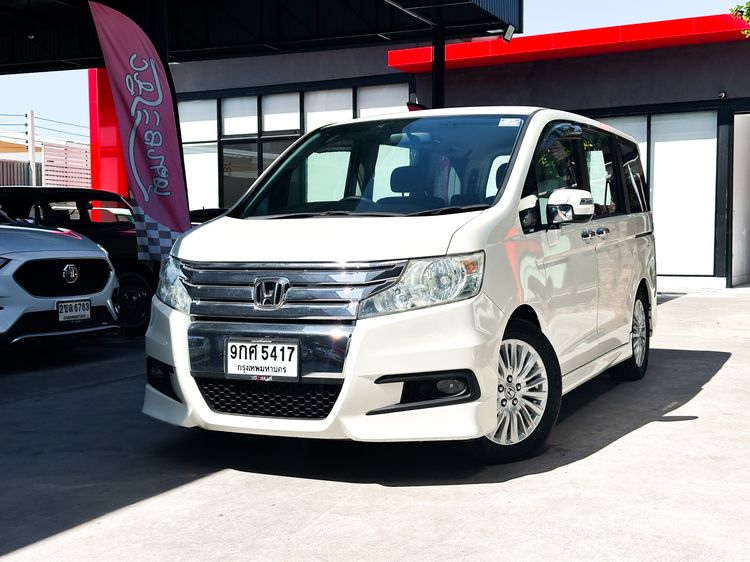 รถ Honda Stepwagon 2.0 JP สี ขาว